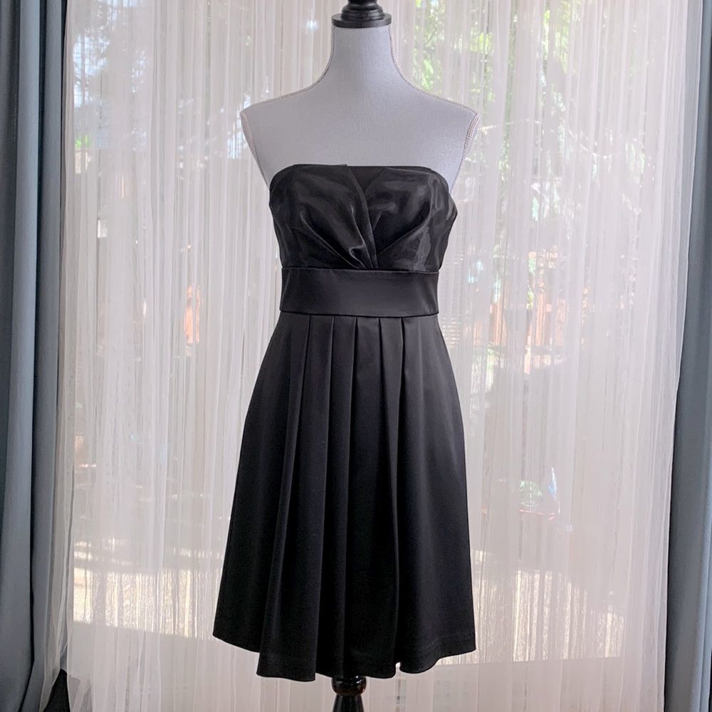 WHBM strapless cocktail dress pleated skirt w slip side pockets lined sz 2